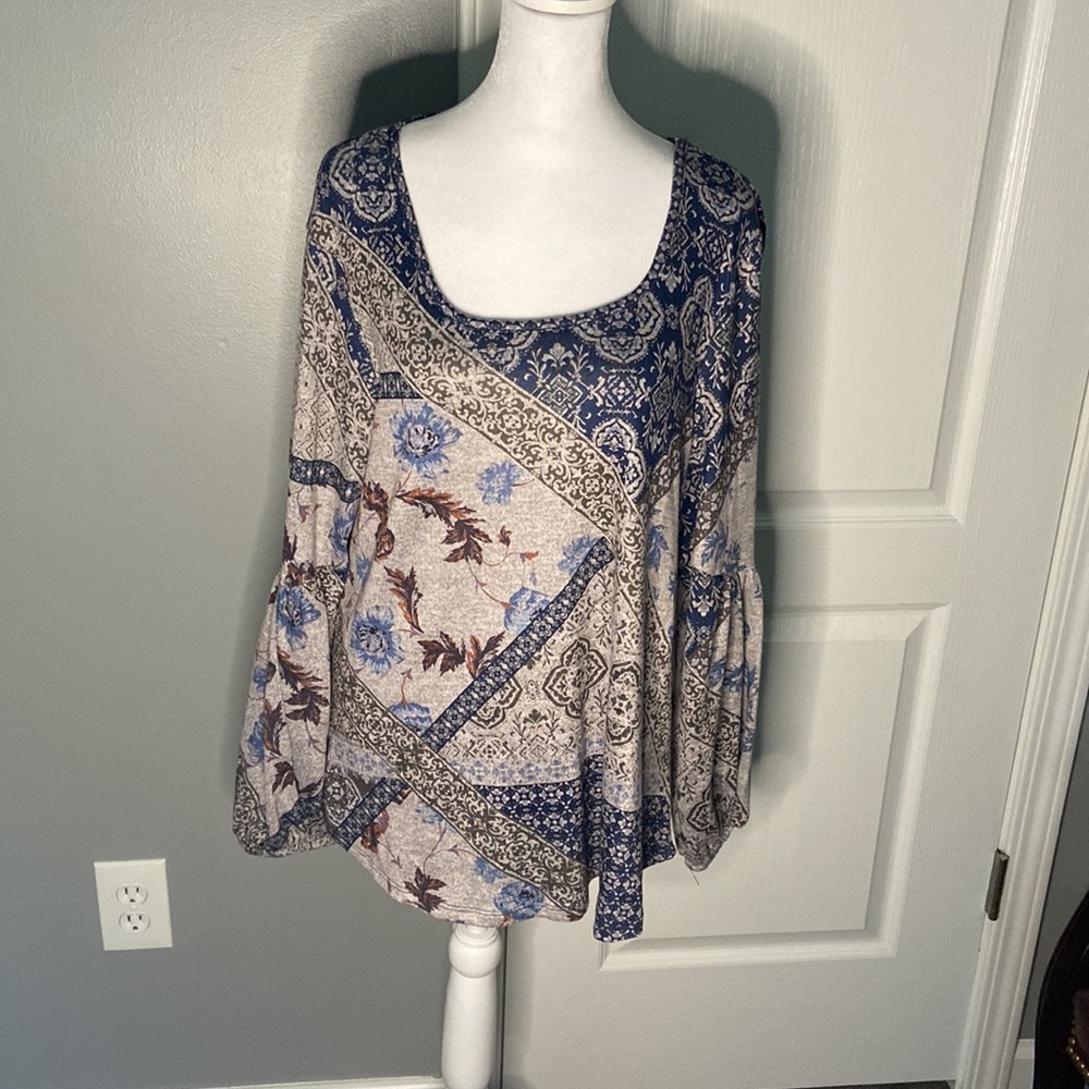 World Unity gray and blue sweater